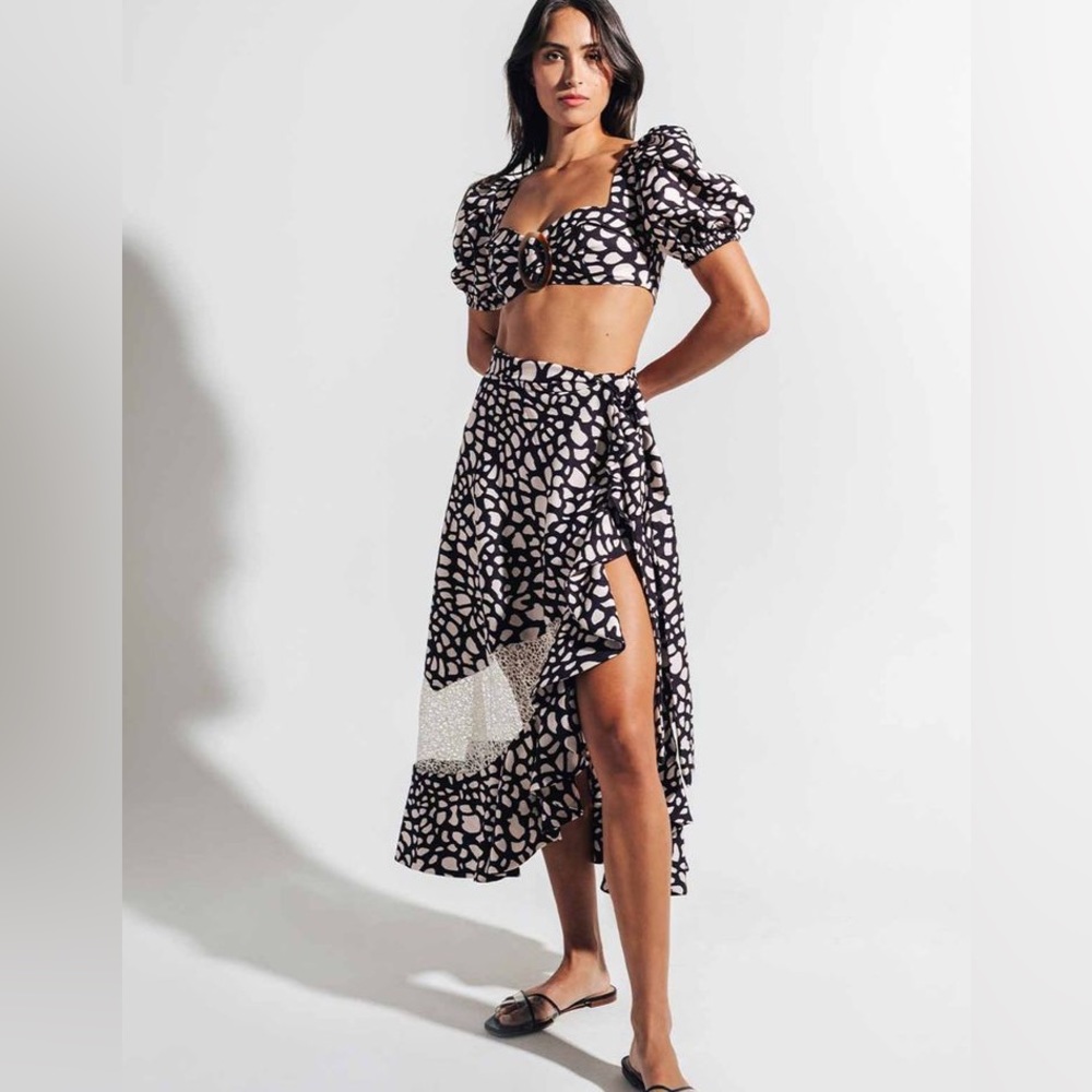 PatBO Cropped Puff Sleeve Spotted Print Linen Top